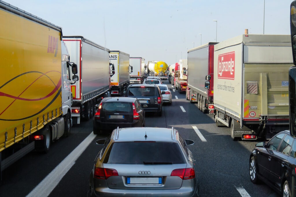 zakaz wyprzedzania przez ciezarowki